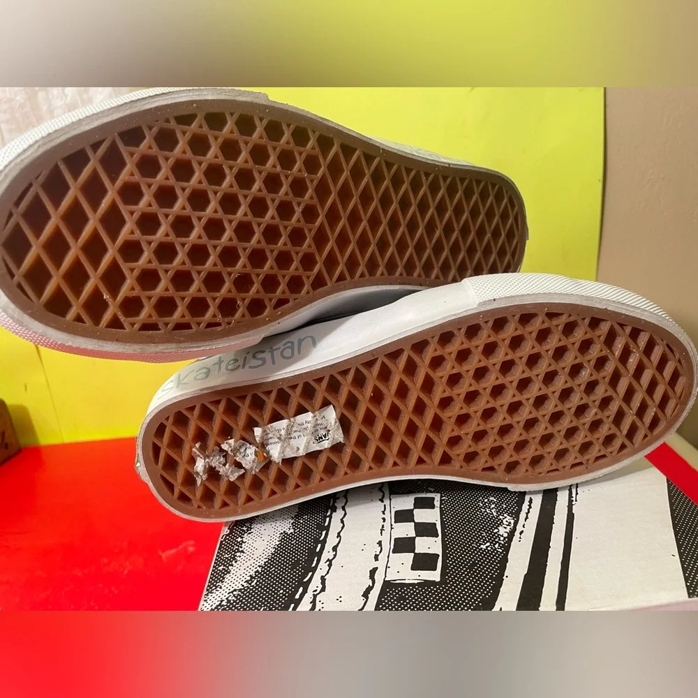 Vans skate sk8-Hi  skate is tan checkerboard VNOA5FCC89C size 4.0 M for boy - Picture 4 of 12